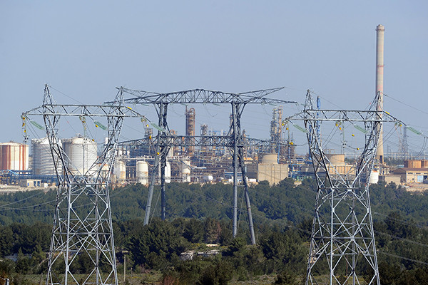 أضرار جسيمة بشبكات الضغط العالي للكهرباء بسبب النيران عبر 10 ولايات