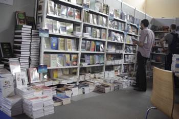 Le livre cherche toujours ses lecteurs                                    PLUS DE 10.000 TITRES EDITES EN 50 ANS