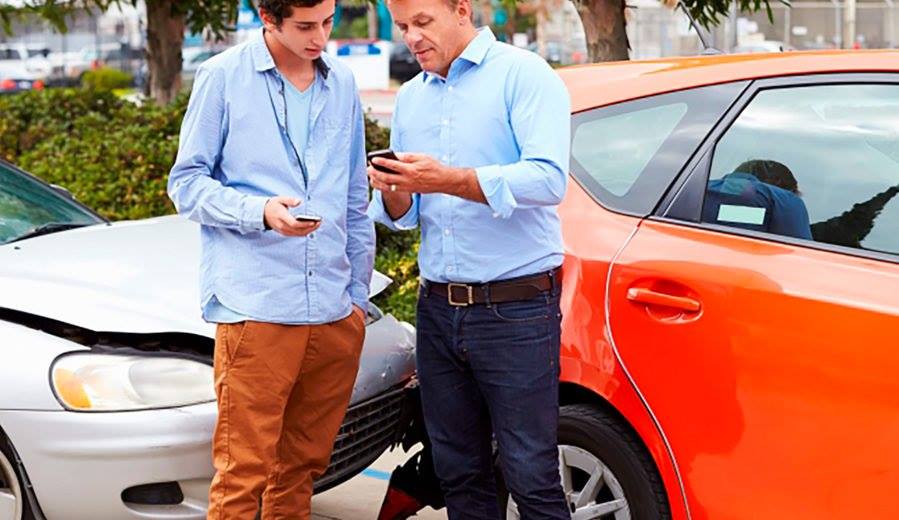 التقرير المشترك الضروري لدى حصول حادث اصطدام.. الآن في هاتفك الذكي
