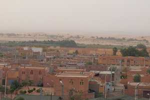 النفايات ومياه الصرف الصحي تحاصر سكان برج عمر إدريس بإيليزي