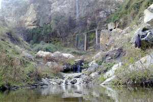 منبع الزوابق.. محج شباب ميلة هروبا من حرارة الصيف