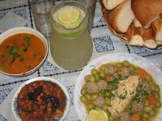 Viande à l'ail en sauce blanche (Metwem)