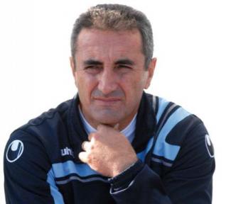 مناد رسميا مدربا جديدا لمولودية الجزائر لمدة سنة                                    يباشر اليوم مهامه تحسبا لمواجهة الشلف