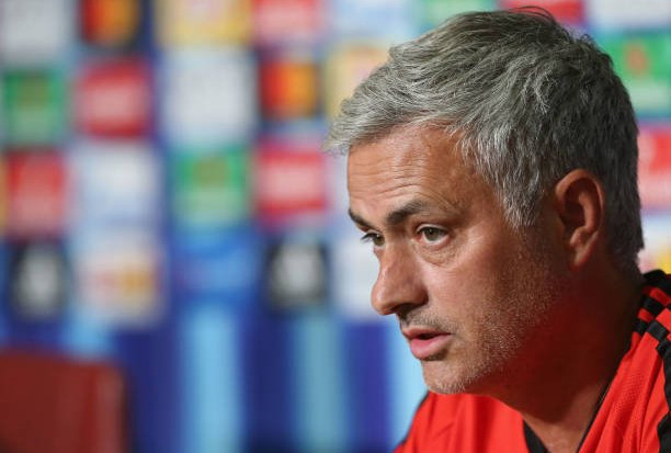 مورينيو يكشف الفرق المرشحة لنيل لقب الدوري الإنجليزي