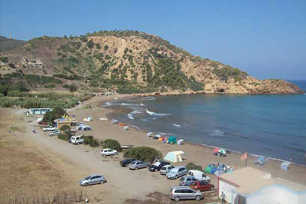 شاطئ العقيد عباس في تيبازة يستعيد بريقه ويتحول إلى فضاء عائلي