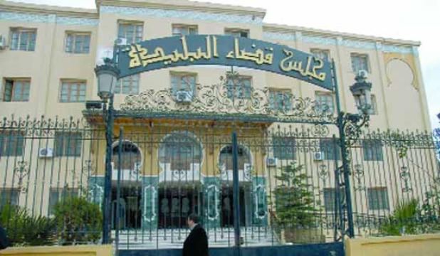 طالب في جامعة البليدة متهم بالتزوير كي يصبح طبيبا                                    يواجه عقوبة 5 سنوات سجنا
