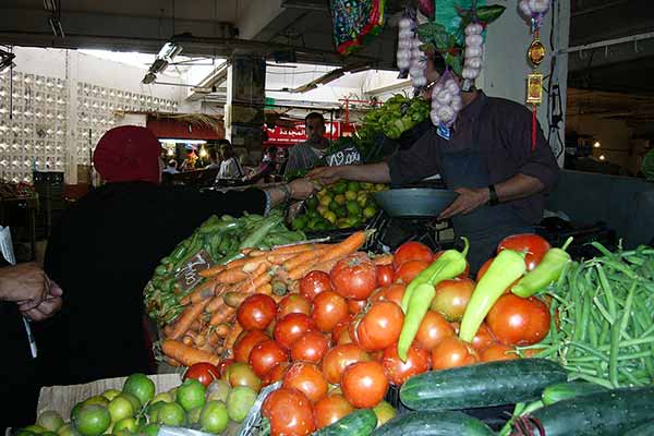 حرائق الغابات وموسم الأعراس يرفعان أسعار الخضر بالبويرة