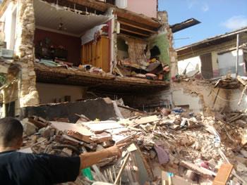 22 familles dans la rue                                    EFFONDREMENT D'UN IMMEUBLE À ORAN