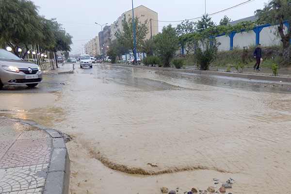 سيول الأمطار تشرد عائلات بميلة