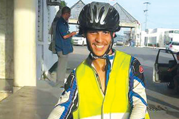 طالب من البليدة يسافر إلى تونس على متن دراجته الهوائية