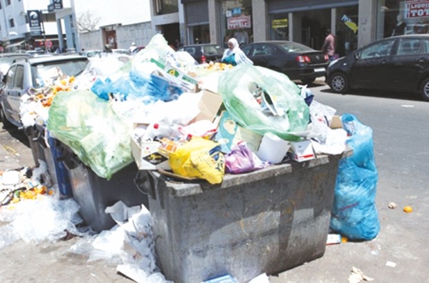 Oran croule sous les déchets