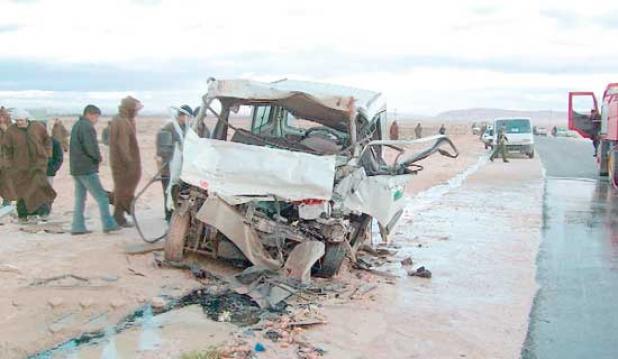 15 قتيلا في حادث مرور بأدرار                                    نتج عن اصطدام سيارتين للنقل الجماعي