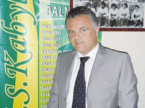 Fabbro au pied du mur                                    JS Kabylie