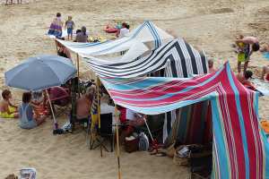 مواطنون يستنجدون بالخيم على شواطئ وهران وعين تموشنت؟!