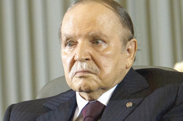 Bouteflika presse le gouvernement et ses partenaires