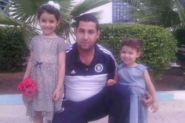 مئات الأشخاص يشيعون جنازة الشرطي المقتول بتبسة