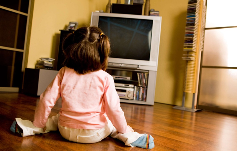 FRANCE : Partie en Algérie, Une mère laisse ses enfants de 8 et 12 ans seuls pendant un mois pour partir en vacances