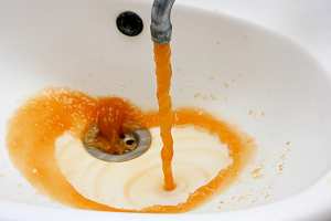 القذارة تسيل في الحنفيات وهاجس التيفوئيد يخيم على تيزي وزو