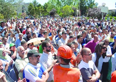 Les manipulateurs aux aguets