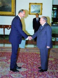 Le président Bouteflika reçoit l'ambassadeur chef de la délégation de l'UE à Alger