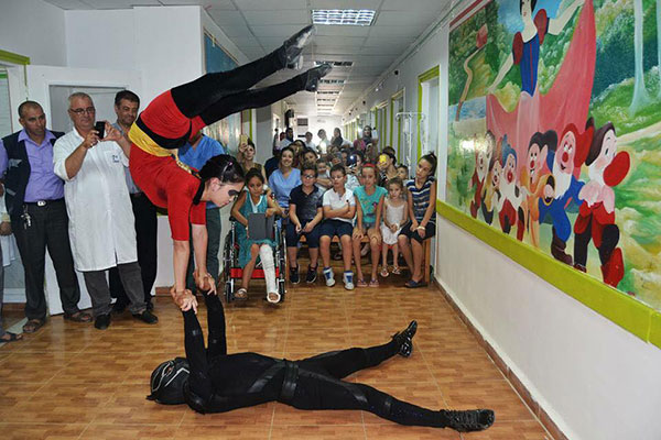 باتمان.. سوبرمان وسبيدرمان يزورون الأطفال المرضى بمستشفى بجاية