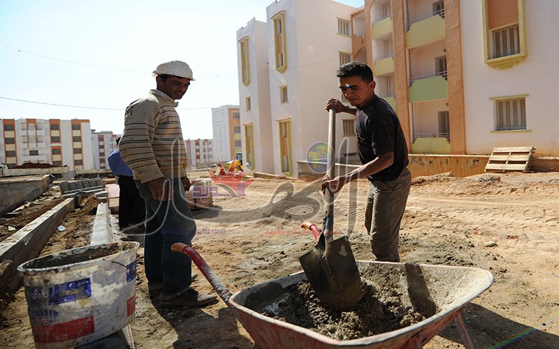 وفاة عامل إثر سقوطه من الطابق الرابع في معسكر