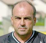 شبيبة بجاية – مولودية الجزائر                                    معركة تكتيكية بين آلان ميشال وجمال مناد