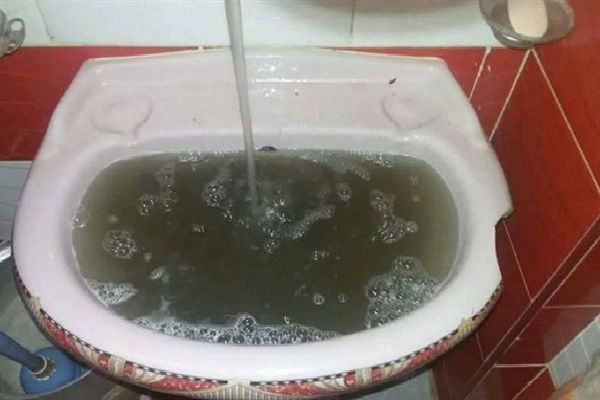 الينابيع تختنق.. المياه المعدنية تلتهب والسلطات تتفرج بتيزي وزو