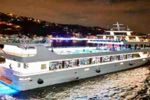 استلام أول باخرة مطعم بميناء الجميلة بعين البنيان