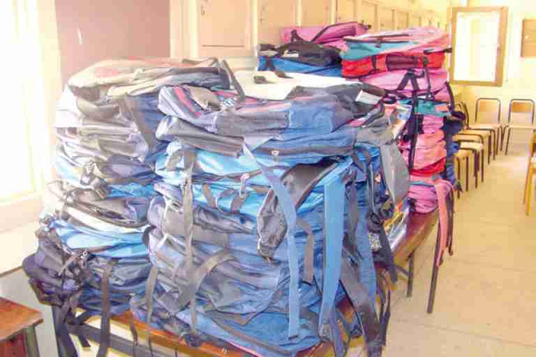 توزيع 3500 حقيبة مدرسية على المعوزين بأدرار