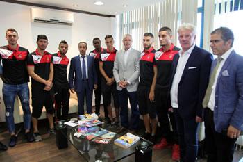 Un moment de convivialité dans l'antre du leader