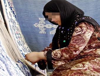 انتعاش صناعة الزرابي في غرداية                                    مهنة نسوية مؤهلة لتحريك المشهد التنموي