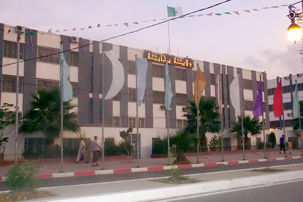 والي بجاية: الولاية تعاني أزمة في التسيير والماء موجود