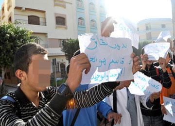 معلّمو وتلاميذ ابتدائية الثعالبي بقسنطينة يقطعون الشارع                                    للمطالبة بإنقاذهم من خطر الكوليرا والأوبئة