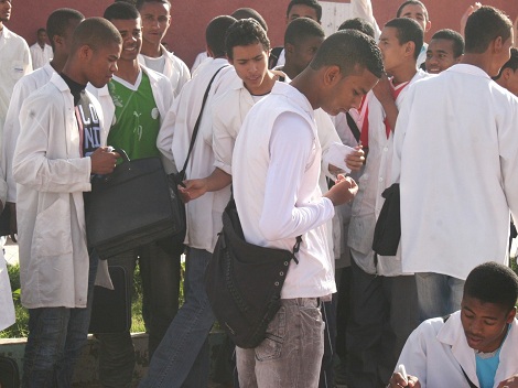 تلاميذ مطرودون يغلقون ثانوية بغرداية للمطالبة بمقاعد للدراسة