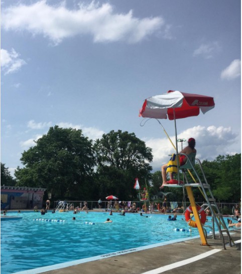 ---- الفرصة الأخيرة للسباحة في الخارج هذا الصيف ----