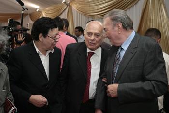 Un sacerdoce pour la dignité humaine                                    DES INTELLECTUELS ET DES HOMMES POLITIQUES