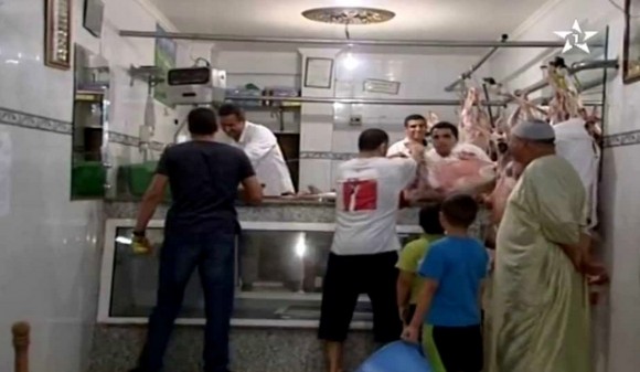 Second jour de l'Aïd El-Adha à Oran: La découpe de la viande et les escapades à la plage et à la forêt