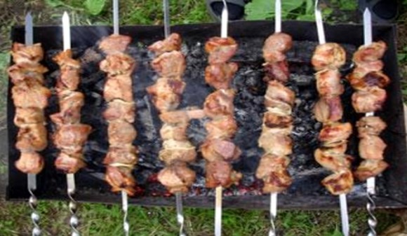 Les grillades en plein air, nouvelle tendance des jeunes à Khenchela