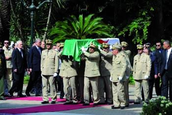 L'ultime hommage                                    CHADLI BENDJEDID SERA INHUME AUJOURD'HUI AU CARRE DES MARTYRS