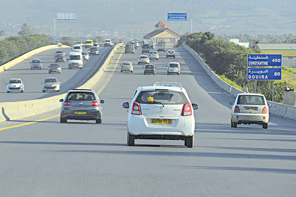 درك البويرة يوقف عصابة تعتدي على مستعملي الطريق السيار