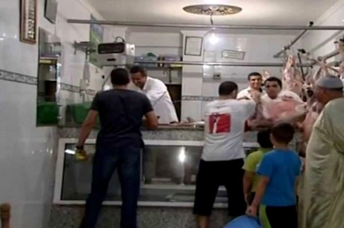 Second jour de l'Aïd El-Adha à Oran : La découpe de la viande et les escapades à la plage et à la forêt