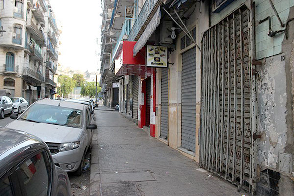 تحقيقات في مخالفة تجار لنظام المناوبة أيام العيد بالعاصمة