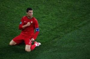 رغم إصابة “الكلاسيكو”: رونالدو يسافر إلى معسكر البرتغال