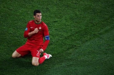 رغم إصابة “الكلاسيكو”: رونالدو يسافر إلى معسكر البرتغال