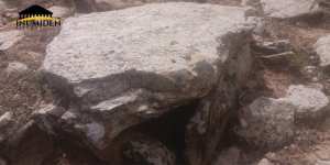 المدافن الأمازيغية القديمة : III-الدولمن أو المصاطب الحجرية