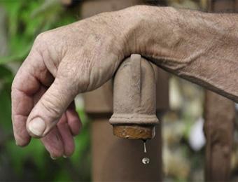 النقائص تحاصر أهالي قرية 