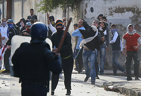 تيزي وزو: جرحى في مواجهات بين الشرطة وشباب قرية ثزغارث