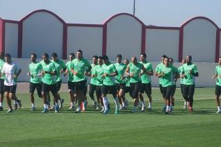 الخضر يدخلون المرحلة الجدية ،يركزون على التكتيك ورباعي الحراسة يخضعون لتمارين خاصة                                    قديورة وسوداني يعقدان اليوم ندوة صحفية بالبليدة... جابو ،تجار وسوداني يكتفون بالركض