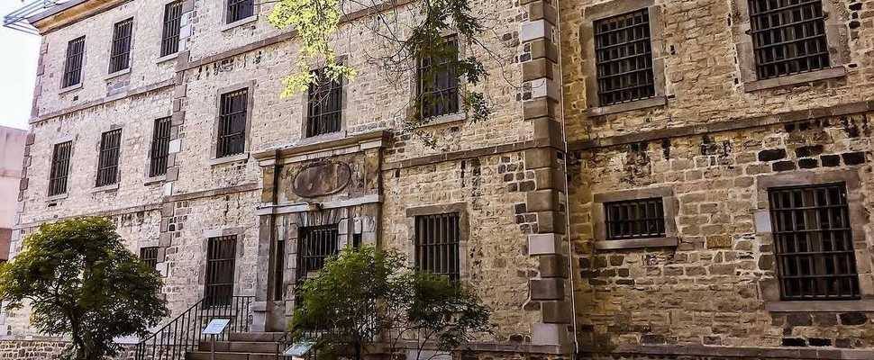 ------ هل يغريك قضاء ليلة في السجن؟ ------